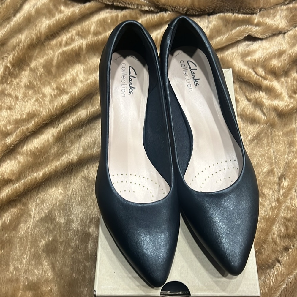 Black Mini Clark’s Collection Heels - Picture 4 of 10